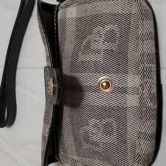 🔥 SALE Dooney & Bourke Wristlet - Picture 4 of 4